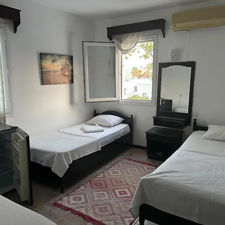 New Sedan Gazde/Camere de închiriat