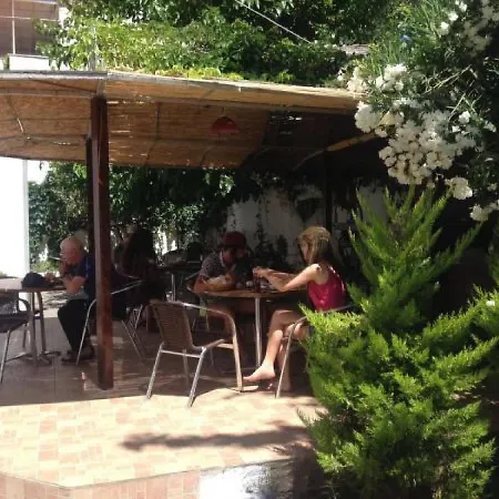 New Sedan Gazde/Camere de închiriat Bodrum