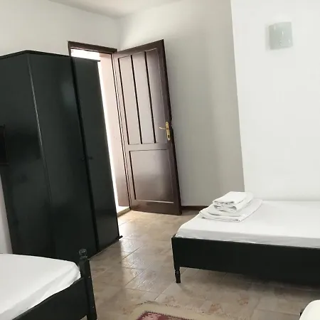 Gazde/Camere de închiriat New Sedan *
