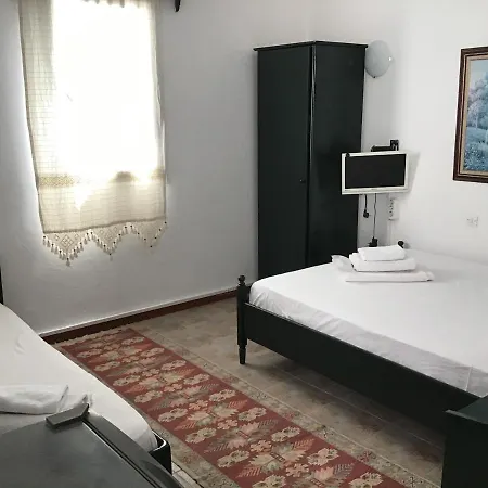 New Sedan Gazde/Camere de închiriat